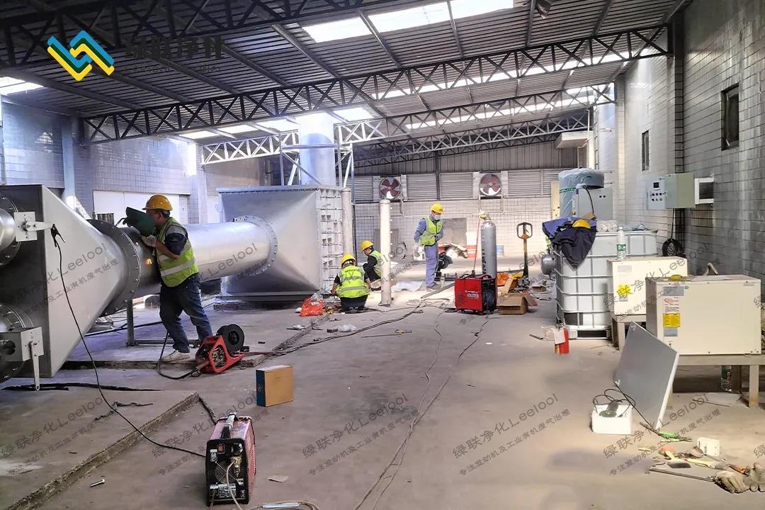 綠聯凈化黑煙及氮氧化物雙降系統正在安裝