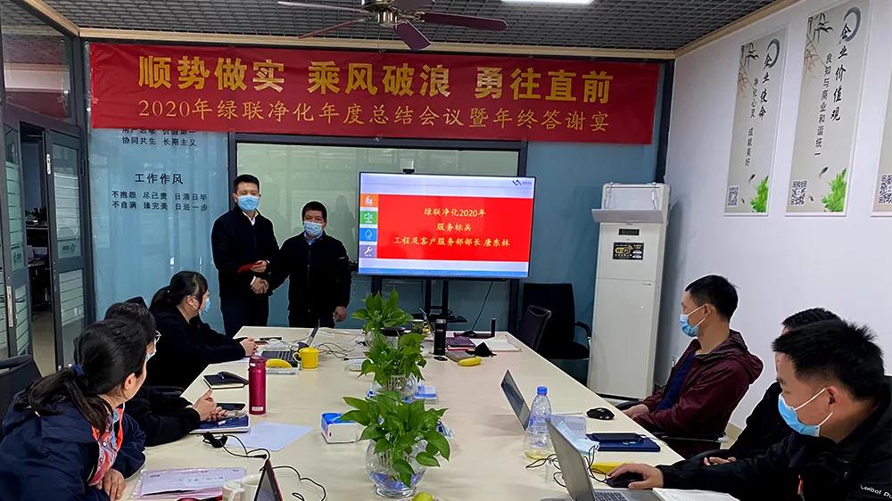 服務(wù)標(biāo)兵 工程及客戶服務(wù)部部長(zhǎng) 唐東林 服務(wù)標(biāo)兵 工程及客戶服務(wù)部部長(zhǎng) 唐東林