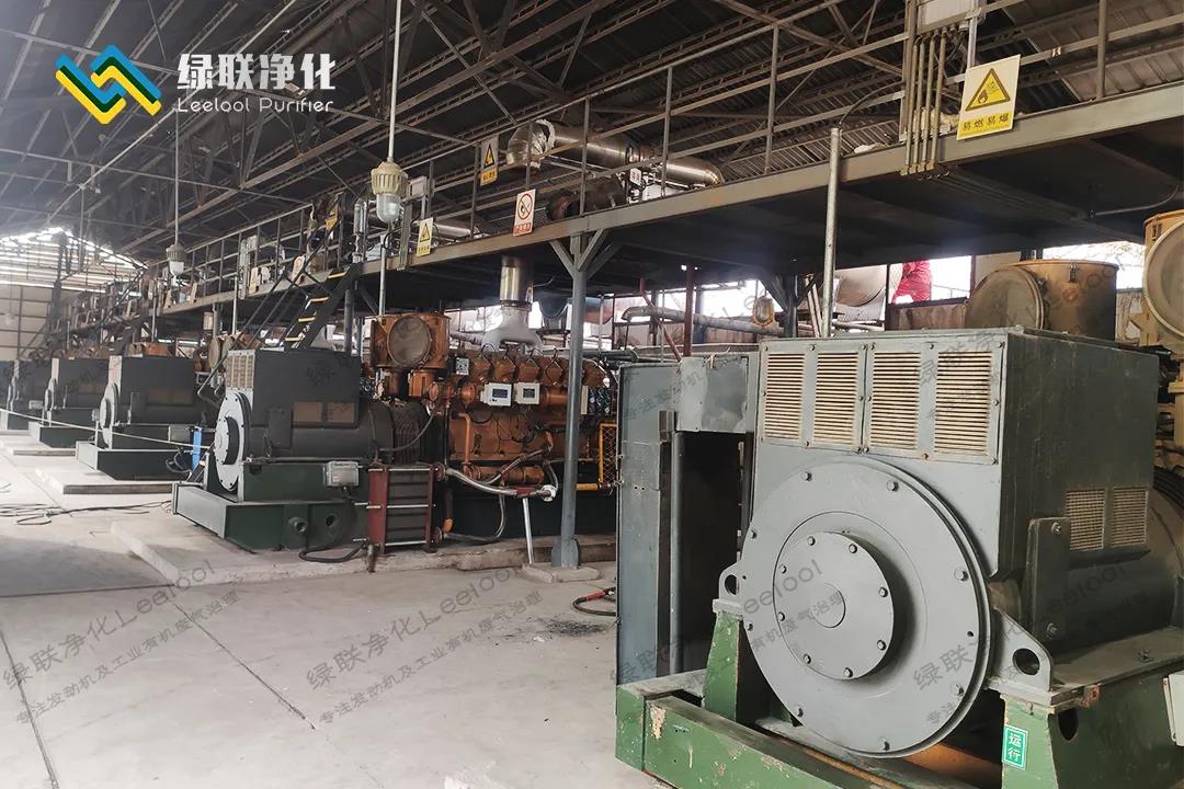 脫硝設(shè)備正在安裝 脫硝設(shè)備正在安裝