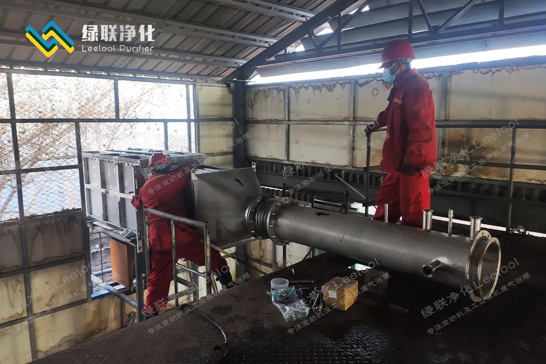 脫硝設備正在安裝